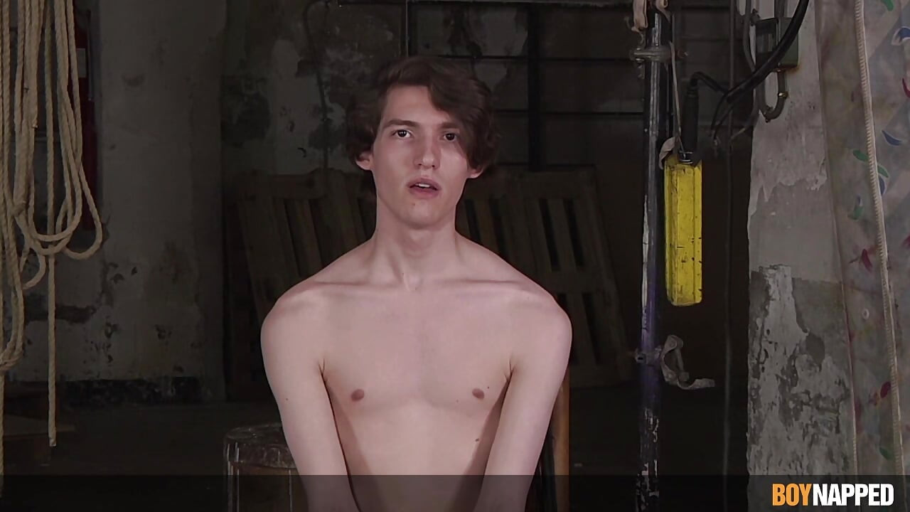 Boynapped - ドム教師からの厳しいレッスン パート3 アナルストレッチとペニスの快感