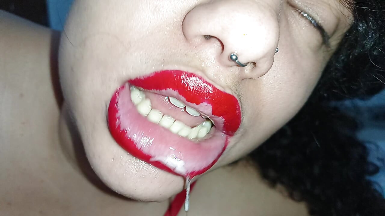 DAMN THIS IS UNDOUBTEDLY THE BEST BLOWJOB IN THE WORLD, SHE FUCKS SO MUCH
