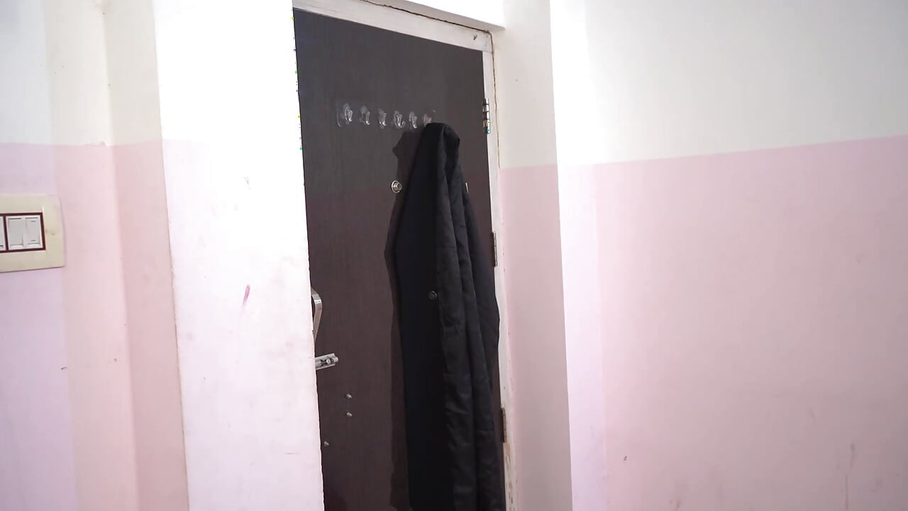 与秘密女孩发生性关系