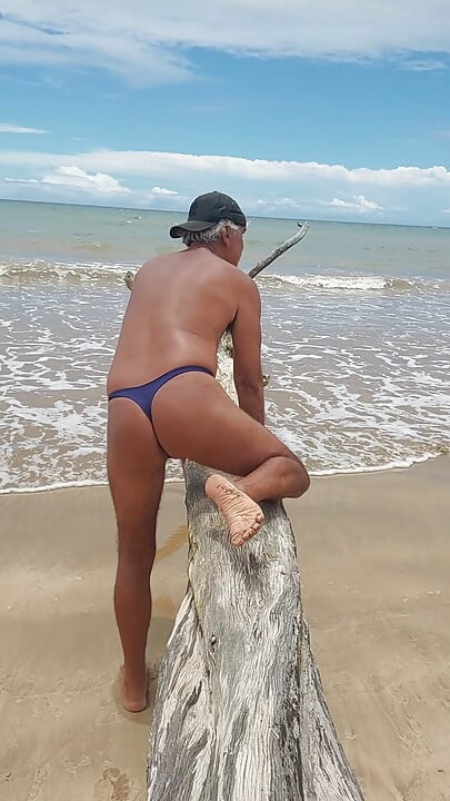 Ladysilva tanning her hot ass on the beach