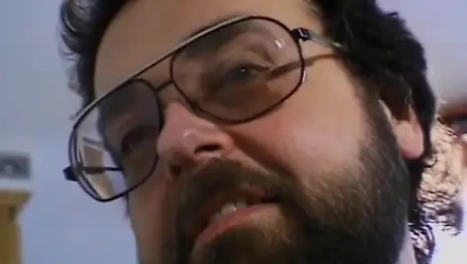 Suami melihat istri disetubuhi oleh orang asing