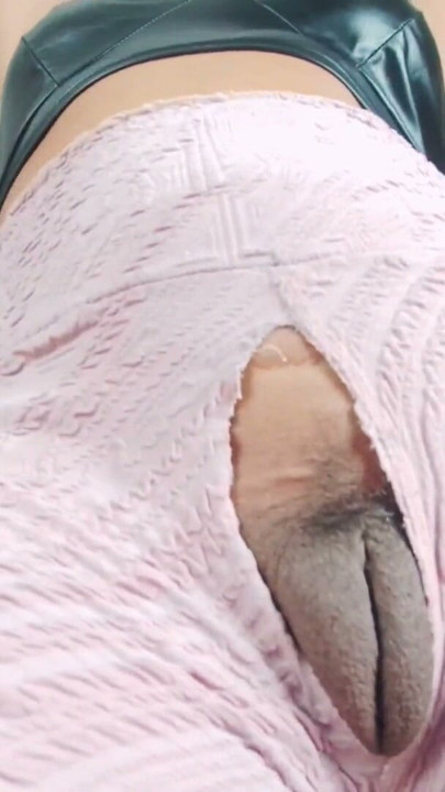Latina wets her leggings for you! | Clip 1