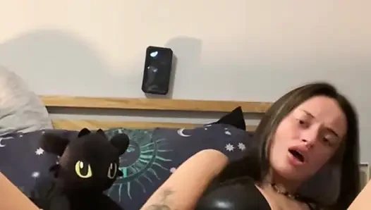 Scottish big ass slut squirting while riding on her dildo on cam