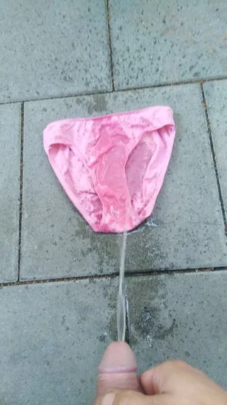 külot üzerinde işemek