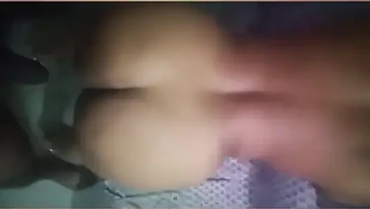 Adik tiriku yang lagi marah, kami berbagi sofa dan dapur single, video lengkap malam ini!