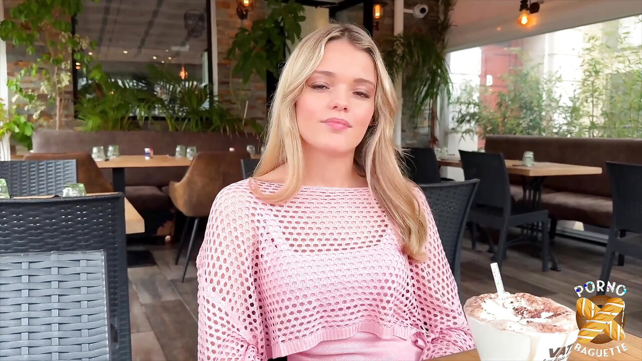 Jade, blonde cantik, dikongkek dalam pantat!