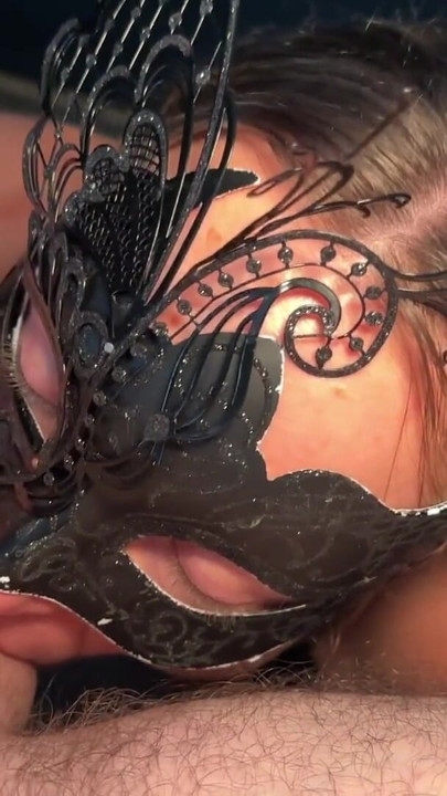 Chupando seu pau e engolindo sua porra. | Clipe 3