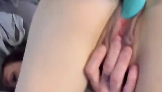 Yaramaz üvey anne kocasını oğullarıyla aldatıyor üvey baba