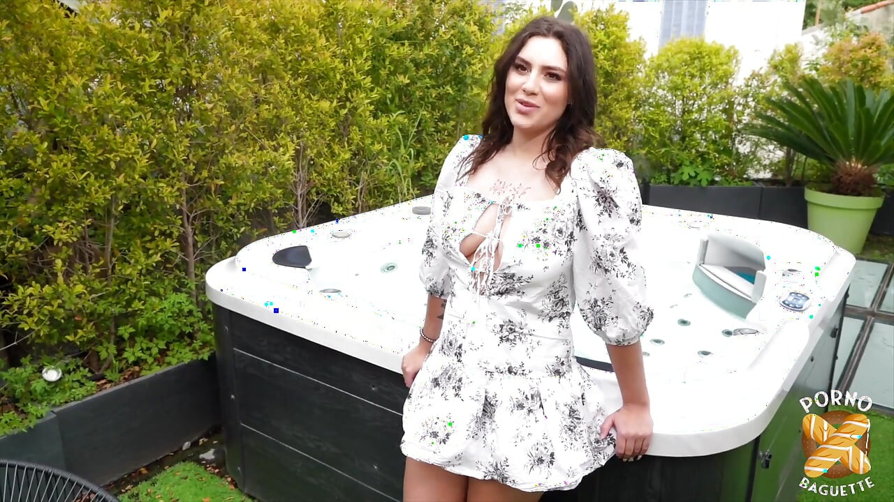 Laury, Pretty Brunette, Loves This Threesome