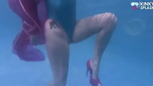 Berenang & main di pvc mac, lateks dan sepatu hak tinggi