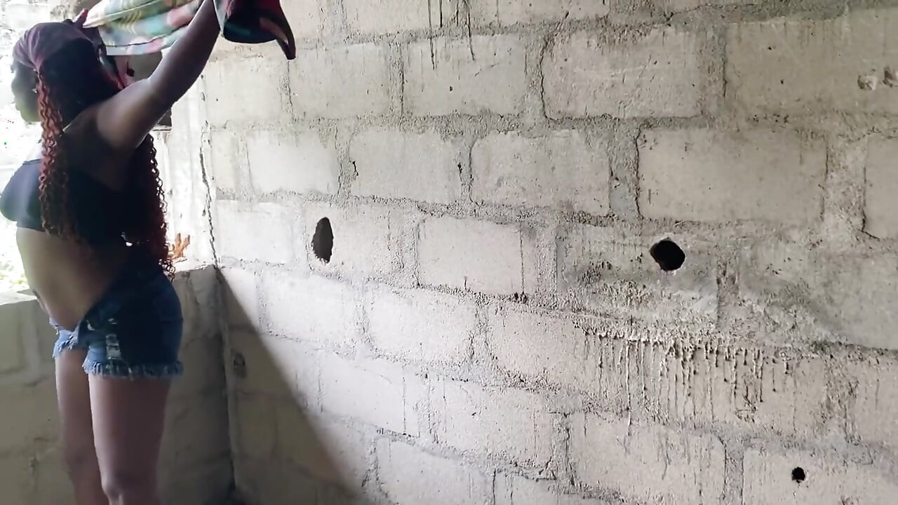 Meine ex überrascht mich im unfertigen gebäude mit meiner freundin