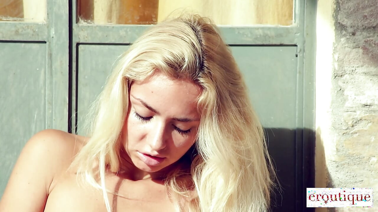 EROUTIQUE - Victoria's Risky Outdoor Finger Fucking