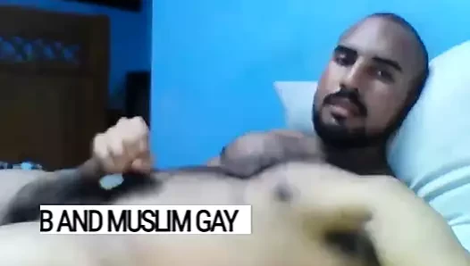Saudi porn video – Muslim Arab jock jerking off for gay viewers - Arab Gay