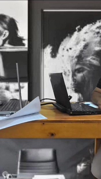 Blowjob panas di tempat kerja dari rekan kerja. rekan. Blowjob di kantor saat bekerja | Clip 1