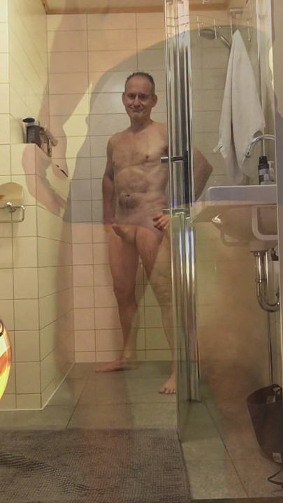 シャワー浴びてるのは俺だ