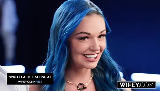 Новая женушка Кира Маккей скачет на огромном члене Дэна, пока муженек наблюдает