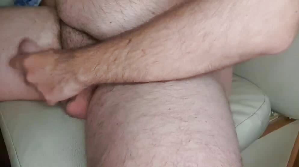 Masturbazione di un grosso cazzo