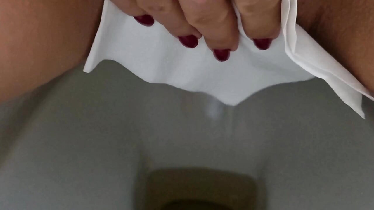 Compilație cu pișare. Ploaie aurie. Dominatoare feminină se pișă. Ras de pizdă Ep 10325