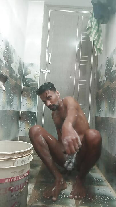 Raspando pênis e axilas