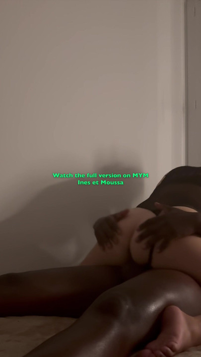 คาวเกิร์ลอาหรับวัย 19 ปีกระโดดบนควยดําใหญ่มือสมัครเล่นต่างเชื้อชาติ