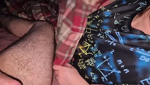 Schläfrige freundin, zwei clips mit engem sperma im mund