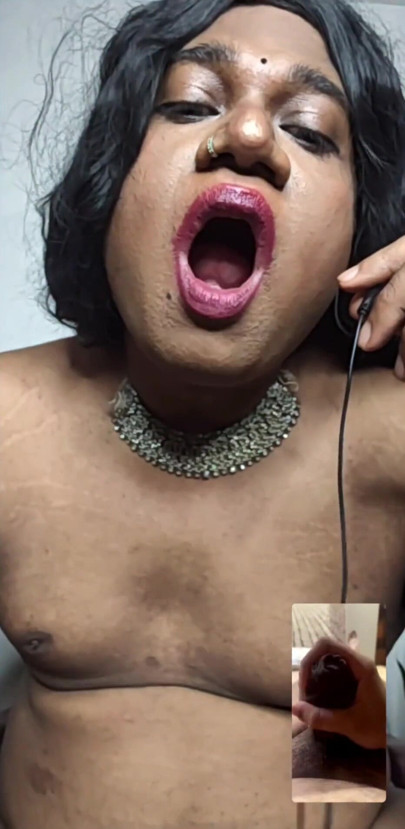 Indijska trans otkrila svoje seksi telo za klijenta | Klip 1