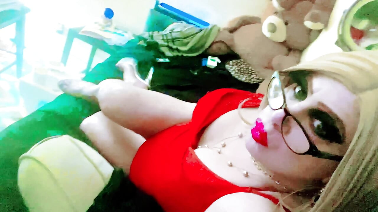 Krissy Sweets plavuša u visokim petama