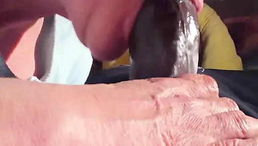 Headrietta: GILF Gives BBC Amazing Gumjob
