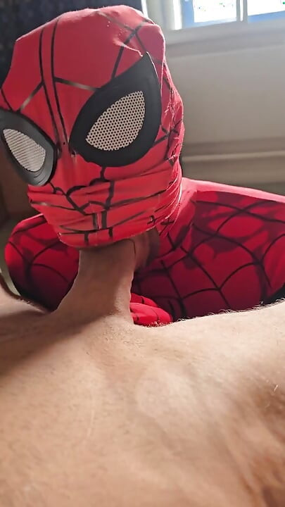 Spiderman puši veliki debeli kurac!