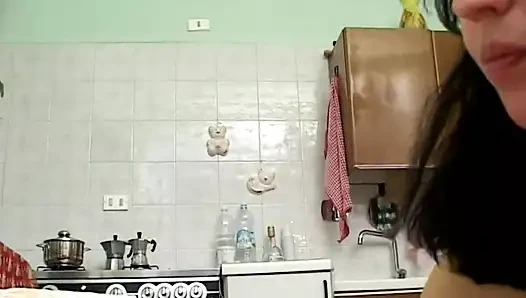 Моя жена сосет мне - Настоящая итальянка в любительском видео