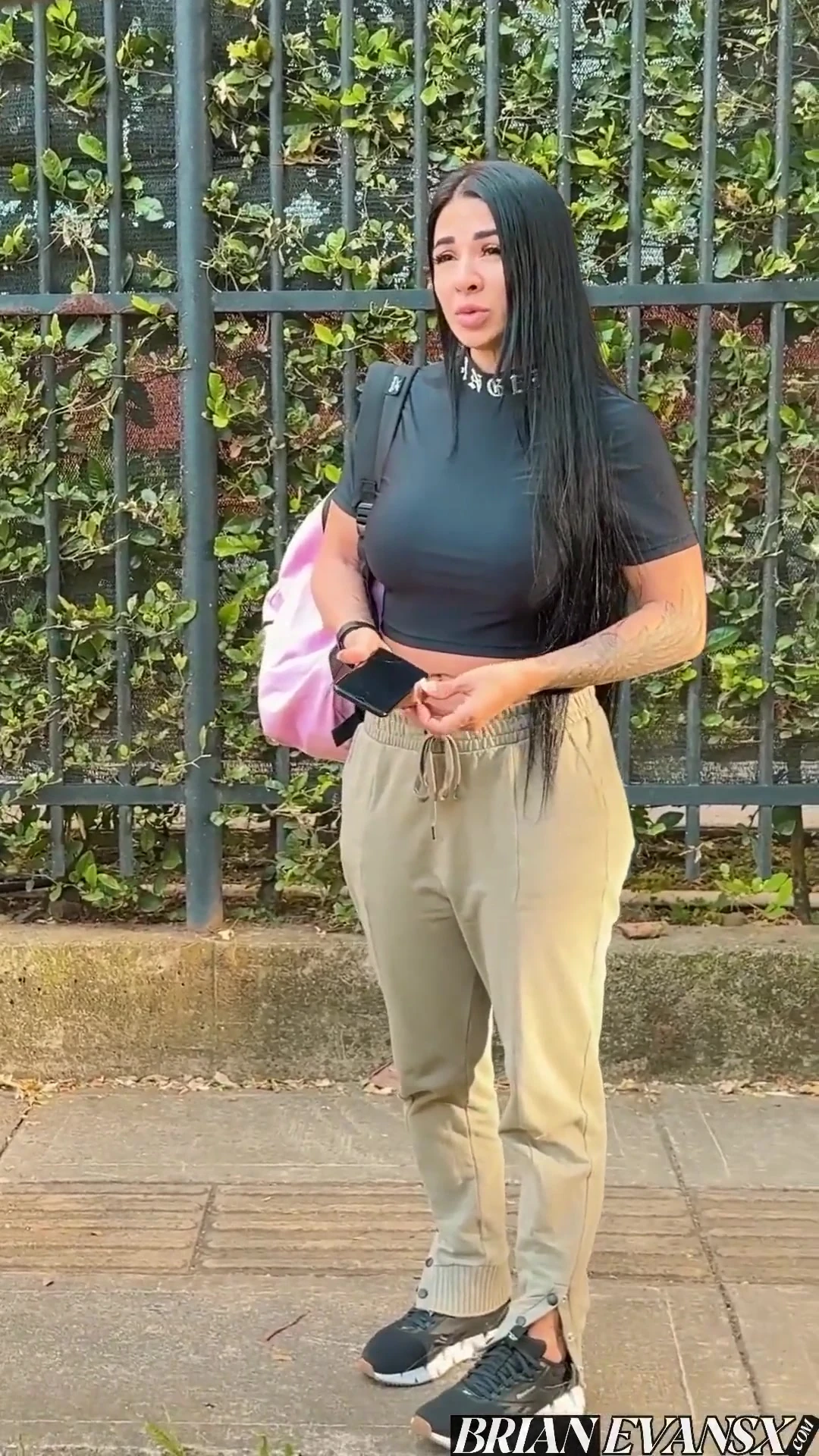Göğüslü MILF Silvana Lee, Brian Evansx'in Arabasına Binip Evde Sevişmeye Devam Ediyor