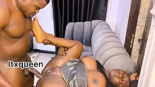 Emris siyah Afrikalı yarak amcığımı sert bir şekilde damlıyor