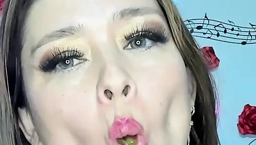 Камера внутри меня!! Я глотаю и глубоко заглатываю большие эротику!