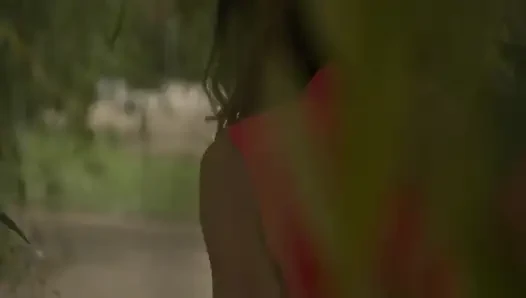 Çalıların arasında sikiş