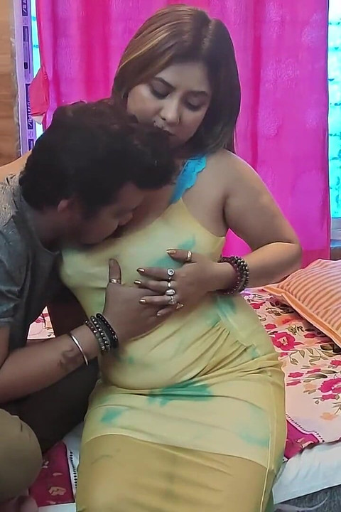 Viral Video of a Man Caught Having Sex with a Girl in a Hotel