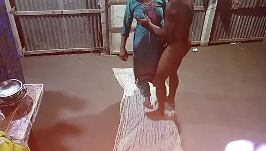 Desi Next Door Aunty Fucked on Sack Bangladeshi Homemade Sex