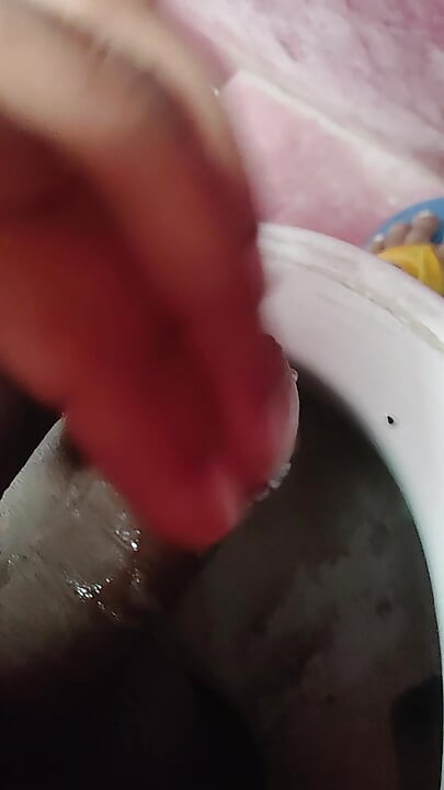 Aaj apne hi chhuchiyon se khela aur lund ki ki malish ki