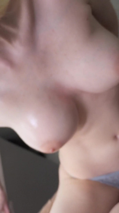 Meia-irmã me pegou me masturbando nela - deixe-me esfregar sua buceta e gozar na calcinha | Clipe 2