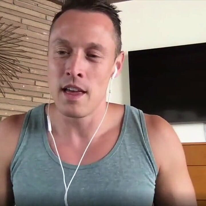 Eu estou sozinha. Estou apaixonado. Himeros ao vivo