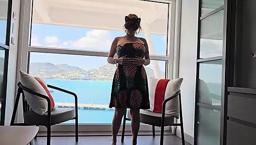 Ibu tiri eksibisualis semok lagi asik fingering memek bebasknya di balkon kapal pesiar - tonton video majikan domiannya, kamis pejuhnya