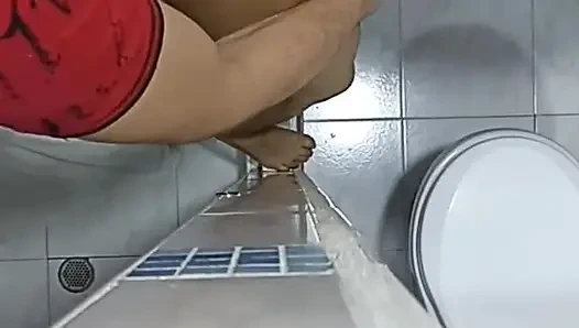 Aksi hot di toilet