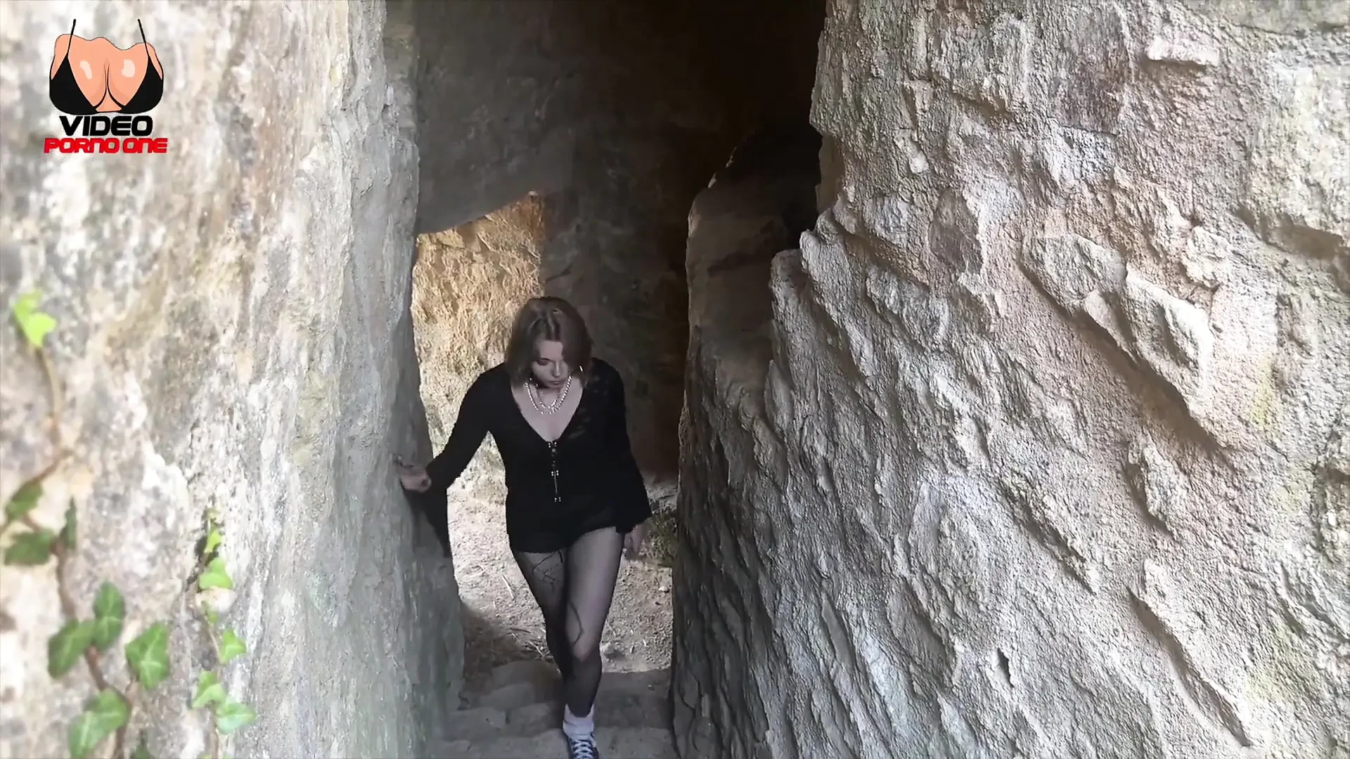一个陌生人在城堡外操我, 我爱死了!