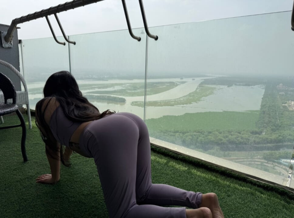Divorce bhabhi ko chocolate gift karke unke Sath suhag Raat manai