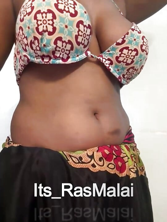 A sexy girl Trying to become bride Saree nude show , handjob and blowjob with big dildo