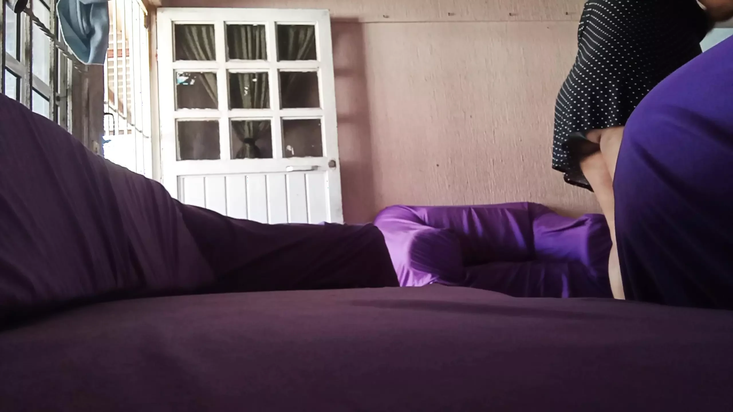 Soția mea dolofană și însărcinată face curățenie