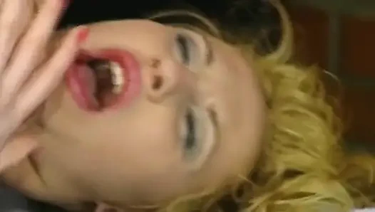 Rozet deliğine tam bir yük enjekte ediyor