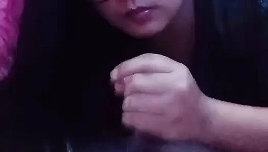 Heiße stiefmutter lutscht den schwanz seines stiefsohns nach der schule - Ayesha sy