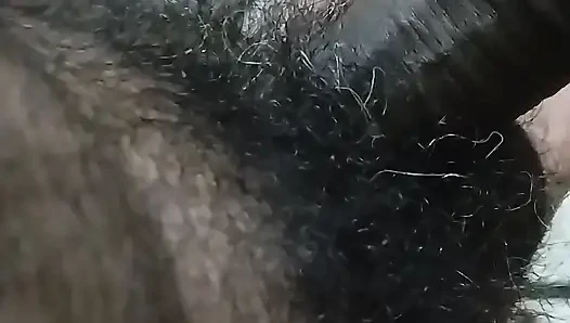 Сосет член