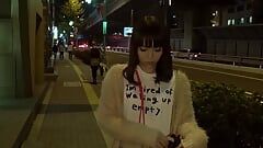 Chica japonesa se lame el coño hasta que se corre