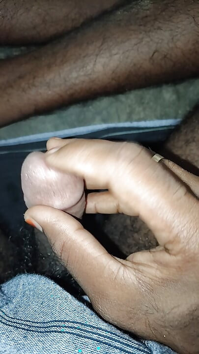 Cậu bé tuổi teen Tamil kai adithal tại ngoài trời mới precum thadavitu adithal cuge precum bên trong con cu cắt sunni